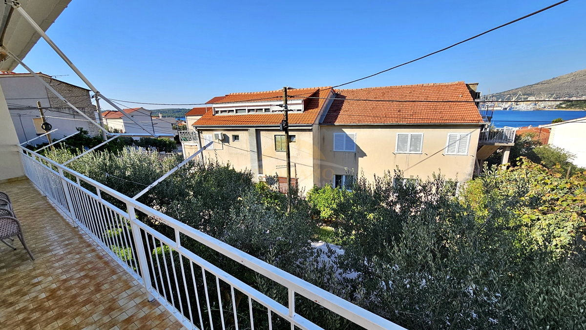 Hiša v Trogirju/Čiovu - Blizu kampa Rožac - 200 m od morja